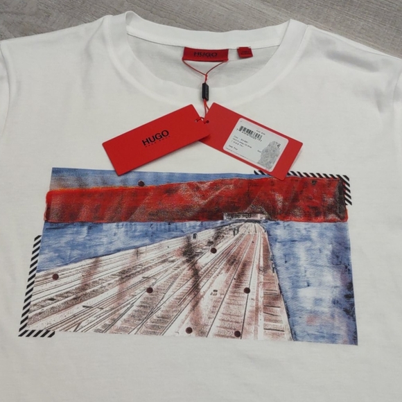 Hugo Boss Graphic Dokio White Red Blue T Shirt NEW Mens Medium Short Sleeve NEW